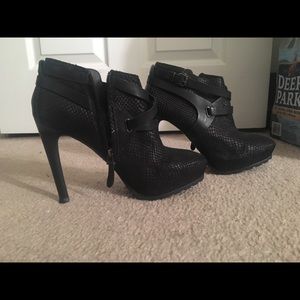 Guess Platform heels size 8 1/2
